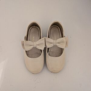 Creme Shoes With Bow